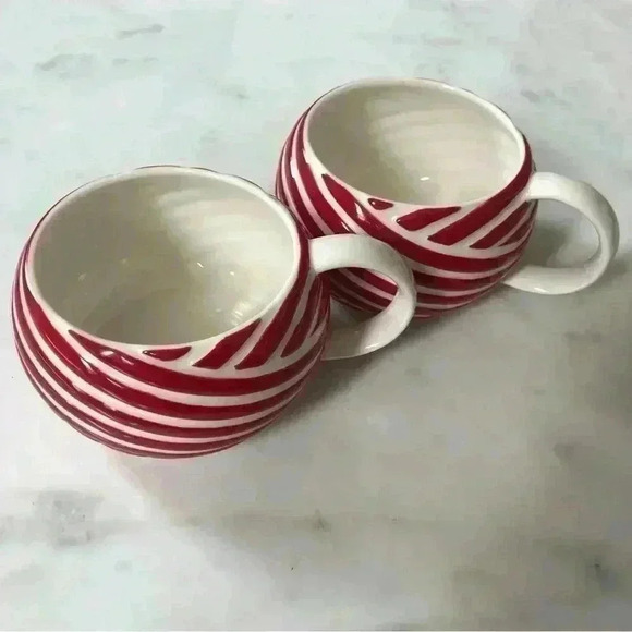 Set of 2 Starbucks  2013 candy cane stripe 12 oz mugs - Picture 2 of 11